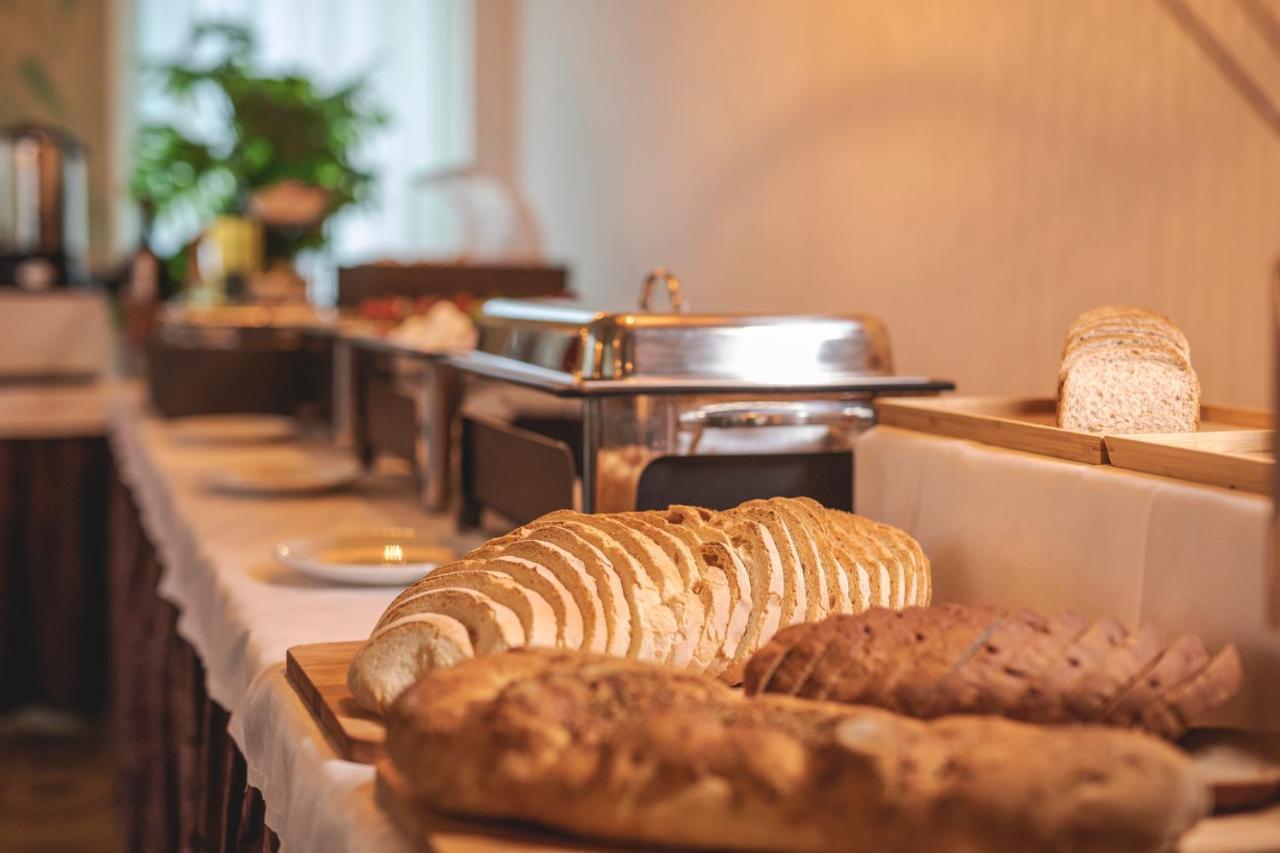 Clift Hotel 2*